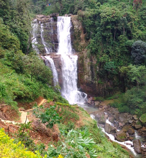 Center land tour f - Sri Lanka Travel Triangle